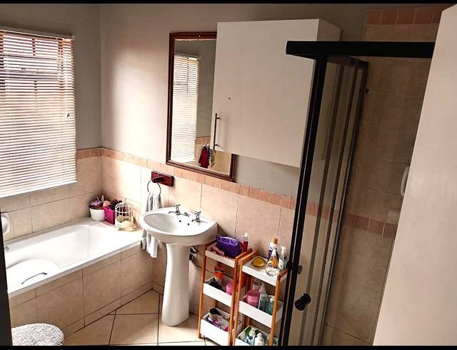 3 BEDROOM TOWNHOUSE FOR SALE IN MONAVONI